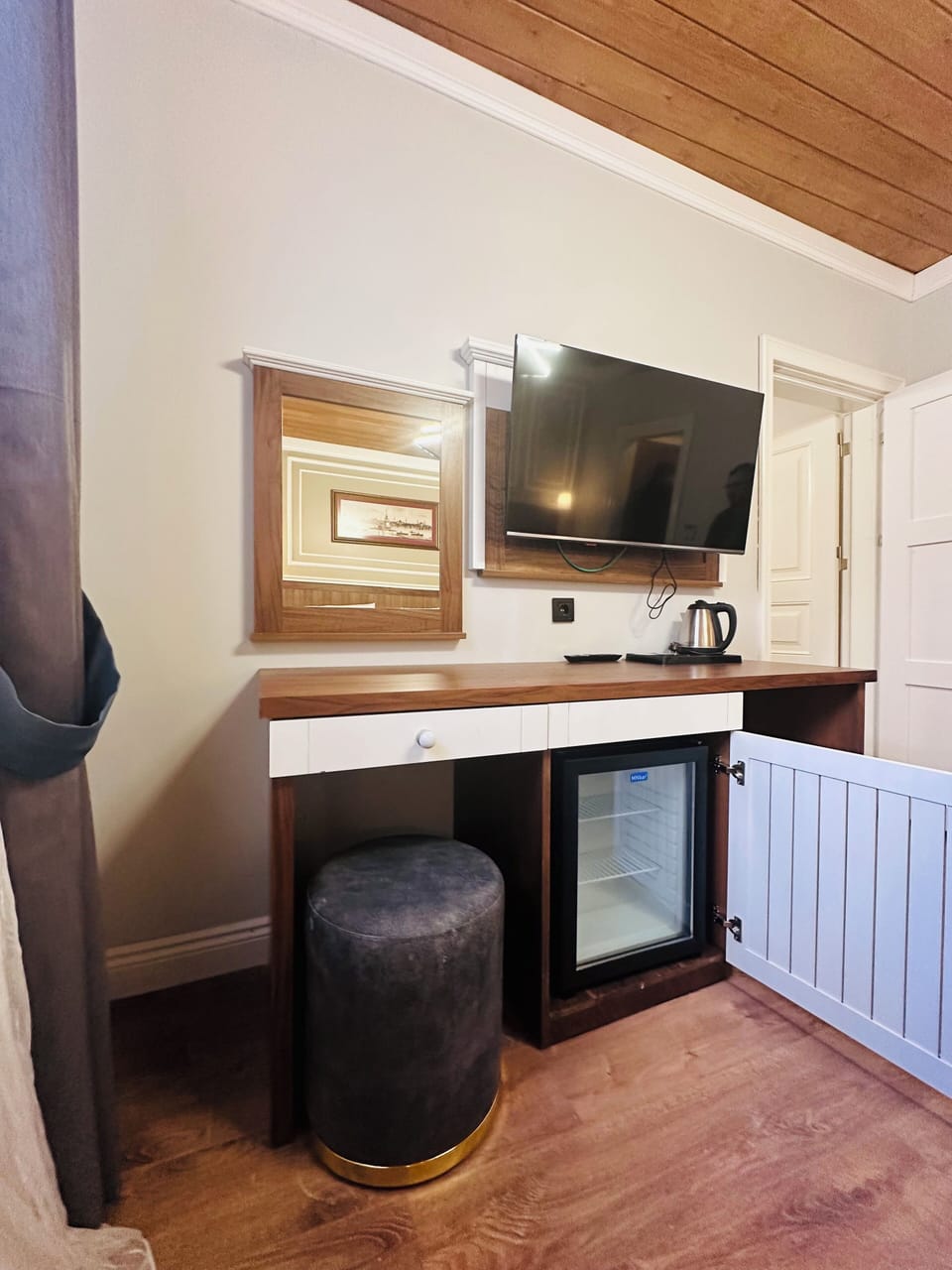 Annex Superior Room, 2 Bedrooms, Connecting Rooms, Courtyard View | Premium bedding, minibar, in-room safe, individually decorated