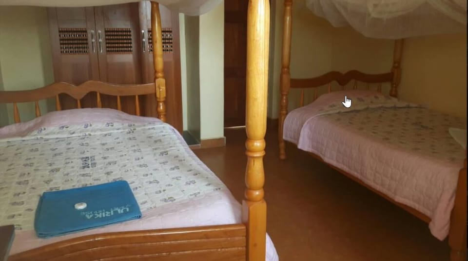 Deluxe Twin Room, Non Smoking | Desk, soundproofing, iron/ironing board, free WiFi