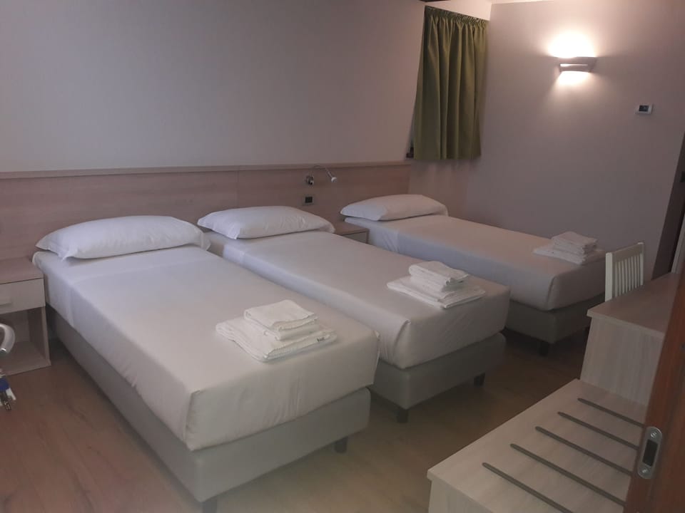 Family Room | Desk, blackout drapes, free WiFi, bed sheets