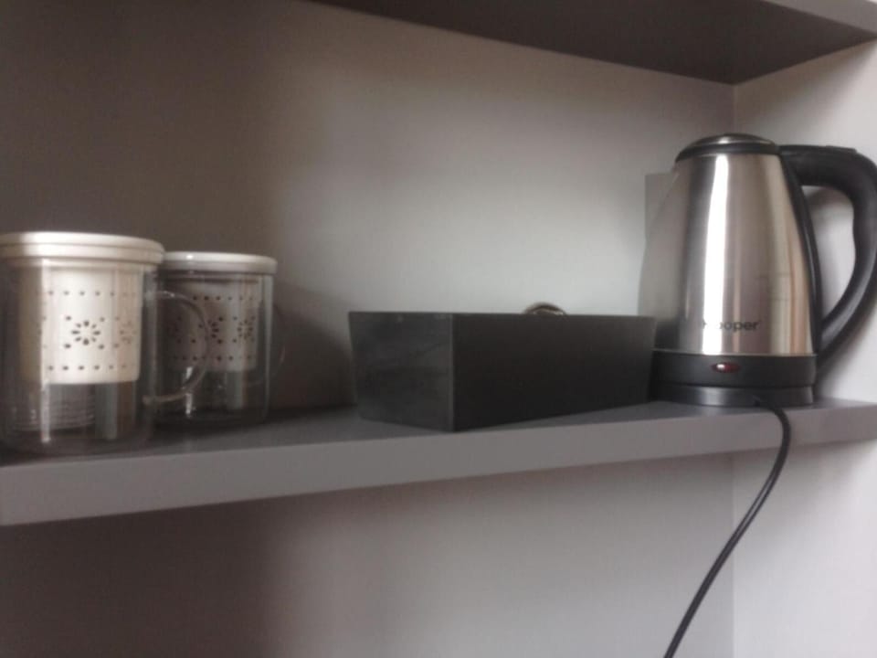 Coffee/tea maker, electric kettle