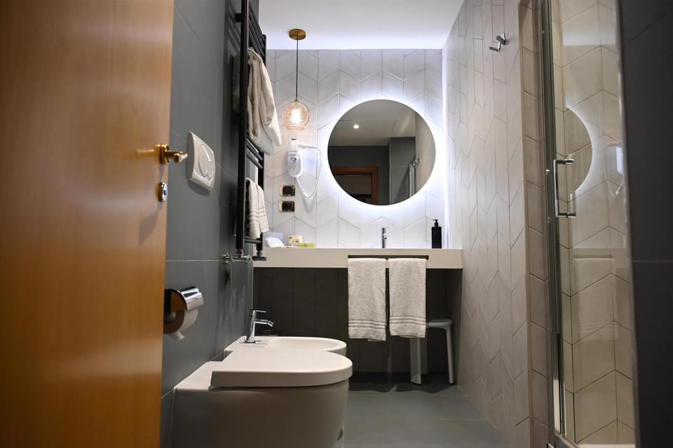 Family Room, Multiple Beds | Bathroom | Combined shower/tub, hair dryer, bidet, towels