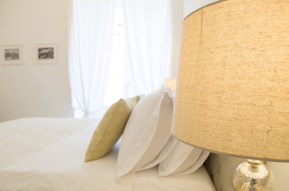 Deluxe Suite, 1 King Bed, Terrace, City View | Egyptian cotton sheets, premium bedding, in-room safe