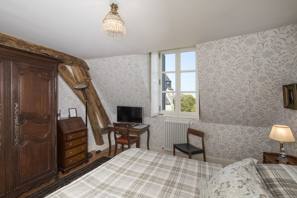 Family Suite, 2 Bedrooms, Private Bathroom, Park View (Monk) | Premium bedding, individually decorated, individually furnished, desk