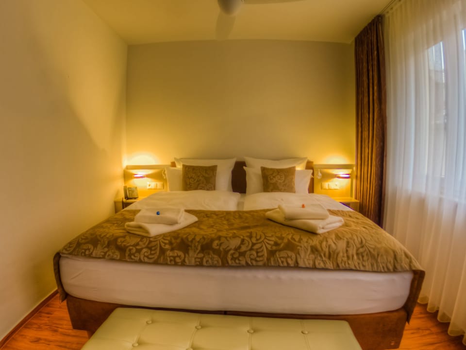 Double Room | In-room safe, desk, blackout drapes, free WiFi