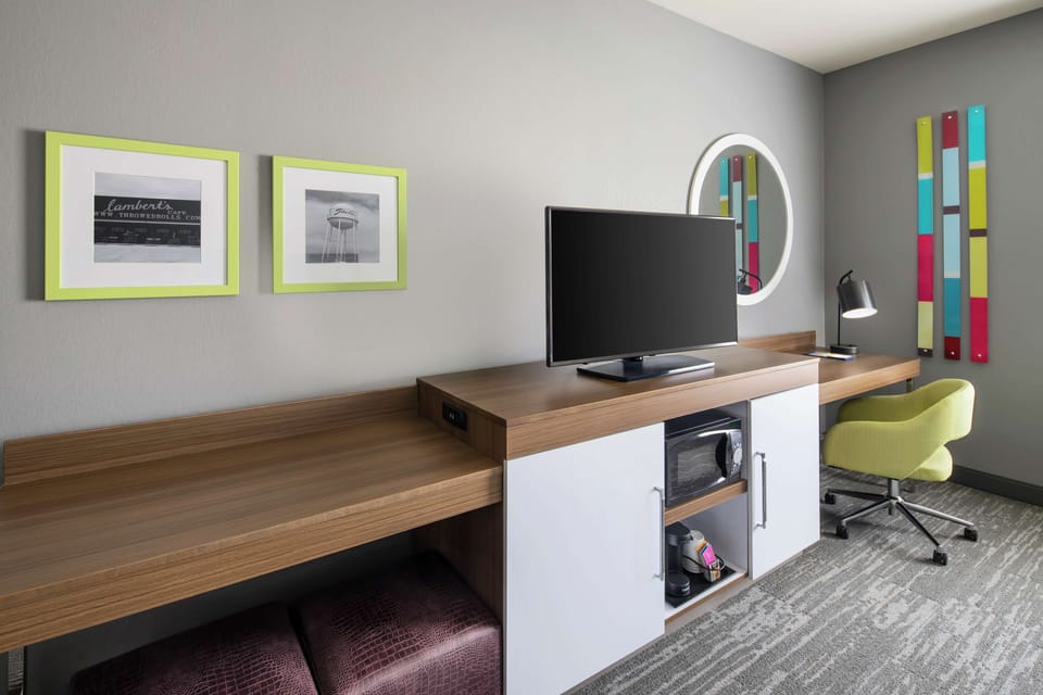 In-room safe, free WiFi, bed sheets