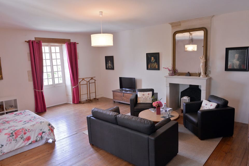 Double Room | Individually decorated, individually furnished, desk, free WiFi