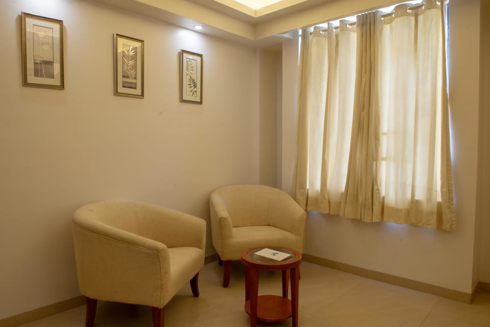 Desk, soundproofing, rollaway beds, free WiFi