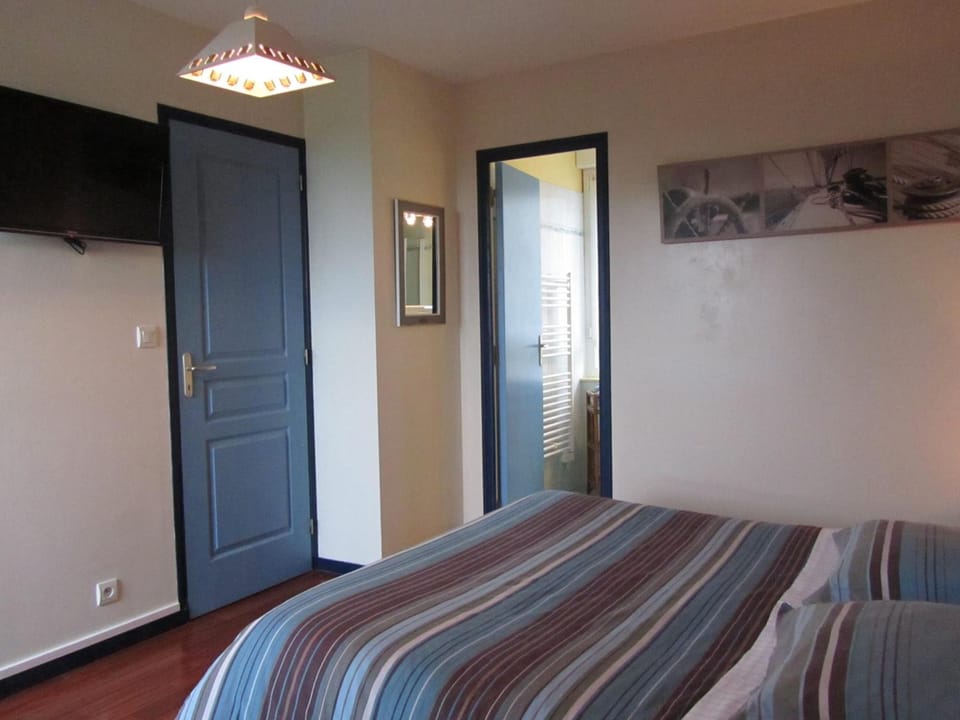 Individually decorated, individually furnished, desk, soundproofing