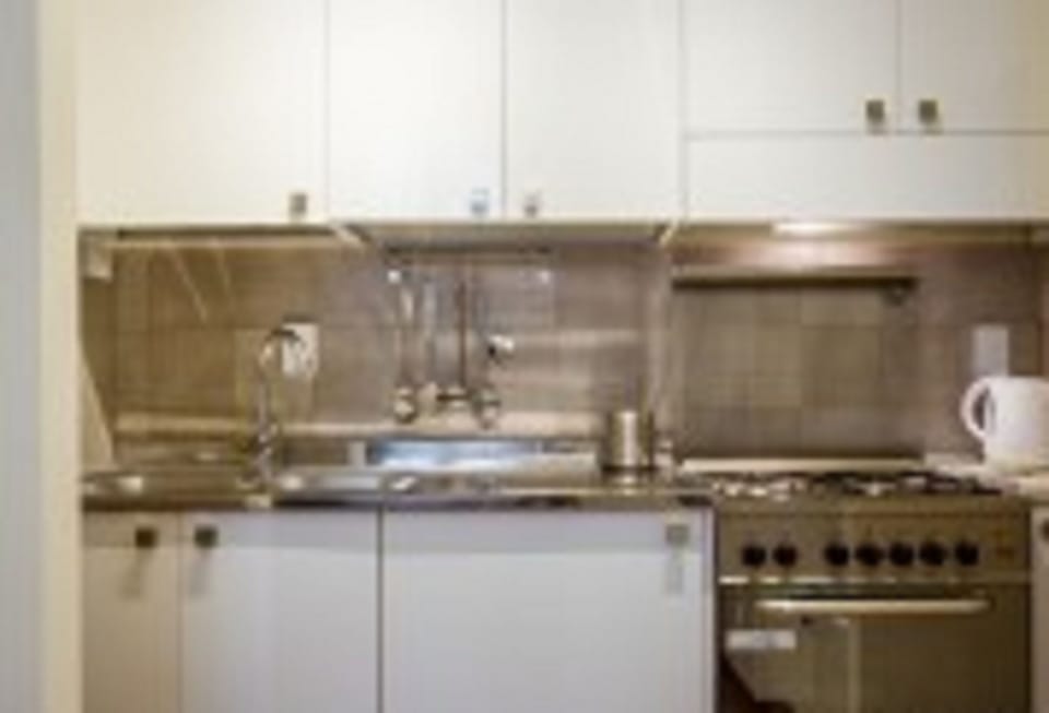 Apartment, 1 Bedroom | Private kitchen | Fridge, microwave, oven, cookware/dishes/utensils
