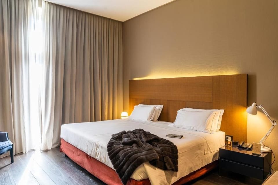 Suite | Premium bedding, down comforters, minibar, in-room safe