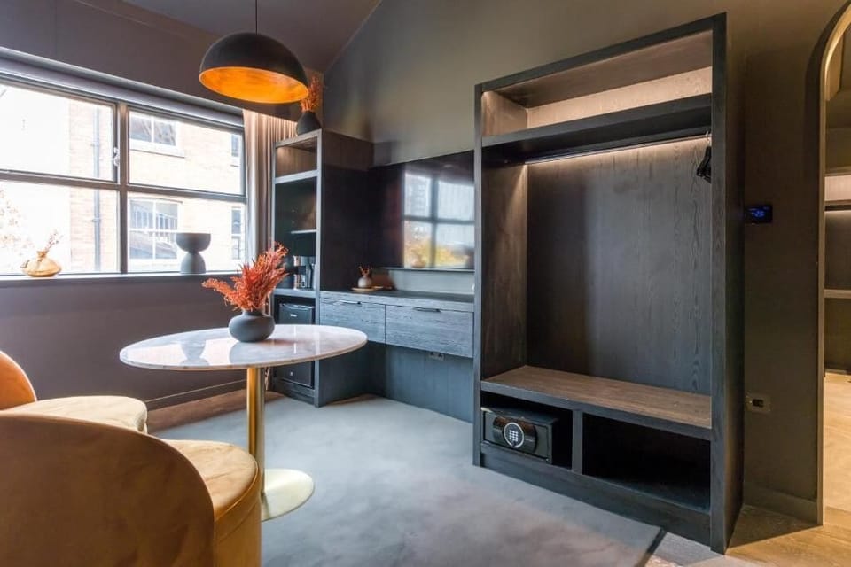 Suite, 1 King Bed, Non Smoking | Egyptian cotton sheets, premium bedding, pillowtop beds, minibar