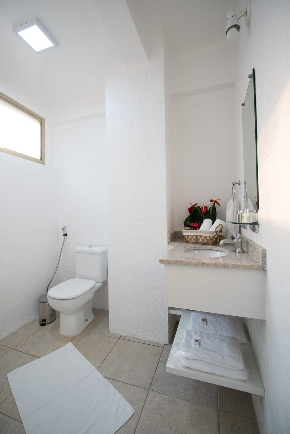 Shower, rainfall showerhead, free toiletries, hair dryer