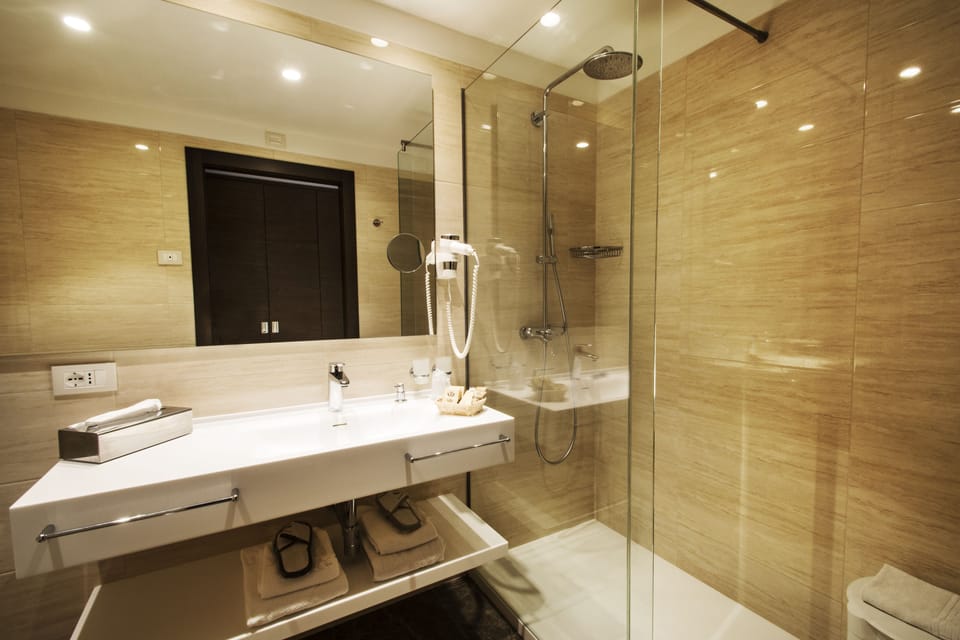 Junior Suite, Balcony | Bathroom | Shower, rainfall showerhead, free toiletries, hair dryer