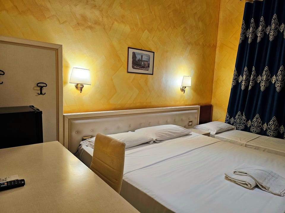 Triple Room | Desk, bed sheets