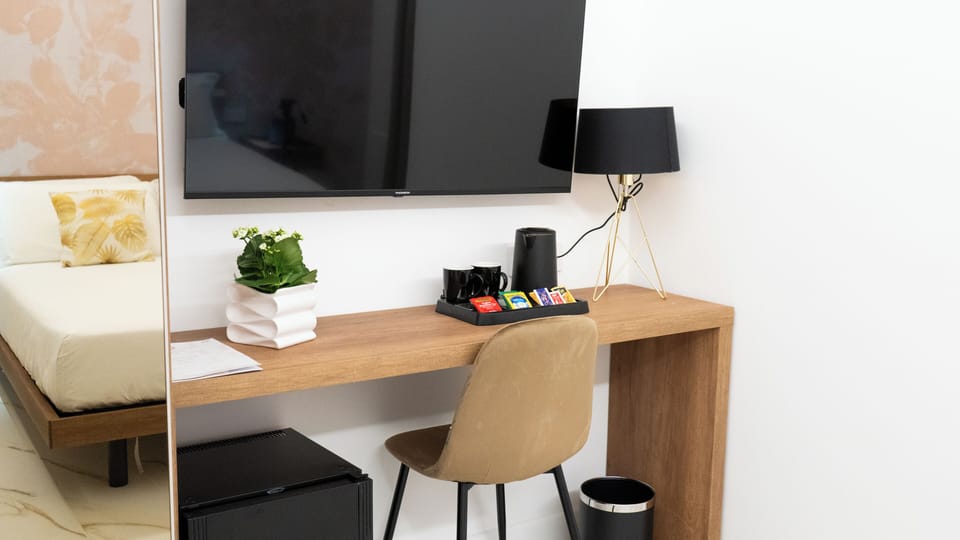 Premium bedding, in-room safe, desk, laptop workspace