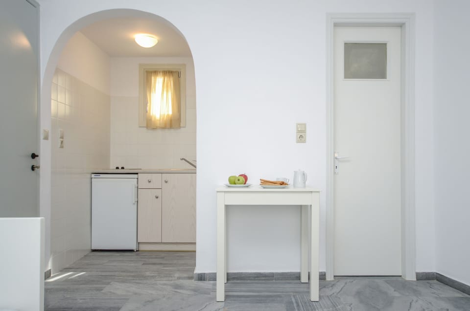 SUPERIOR TRIPLE STUDIO WITH 1 SOFA BED | Private kitchenette | Mini-fridge