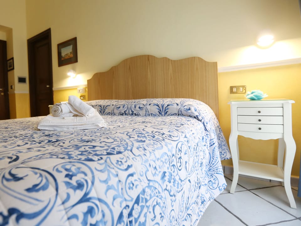 Double Room | Premium bedding, down comforters, individually decorated