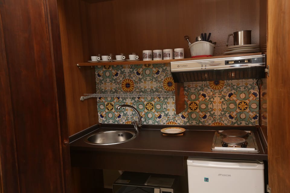 Fridge, coffee/tea maker, electric kettle