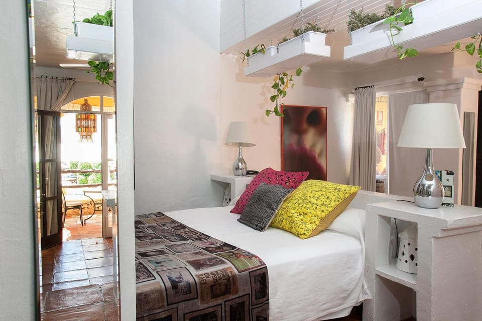 Premium bedding, minibar (some free items), in-room safe, desk
