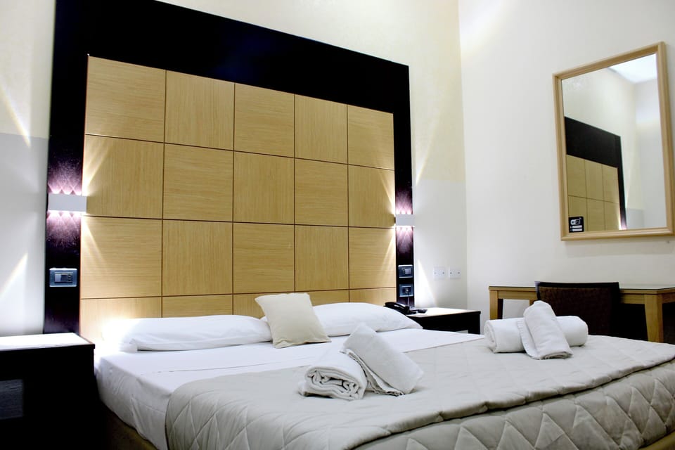 Classic Double or Twin Room | Premium bedding, desk, blackout drapes, soundproofing