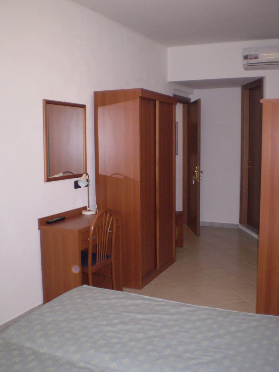 Family Quadruple Room | In-room safe, desk, free WiFi, bed sheets