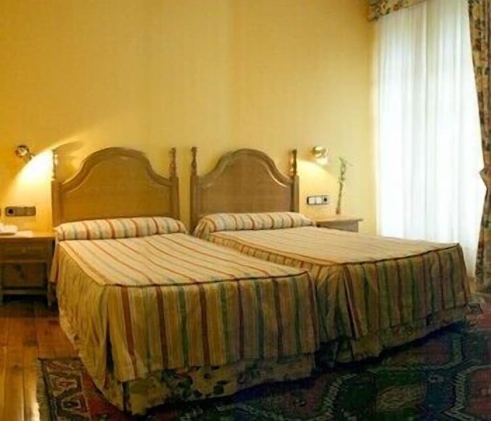 Premium bedding, down comforters, in-room safe, desk