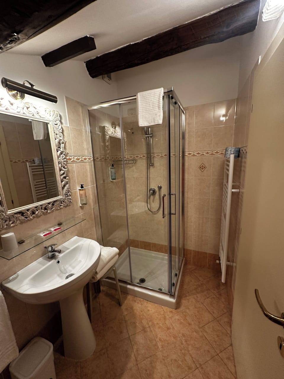 Triple Room | Bathroom | Free toiletries, hair dryer, towels