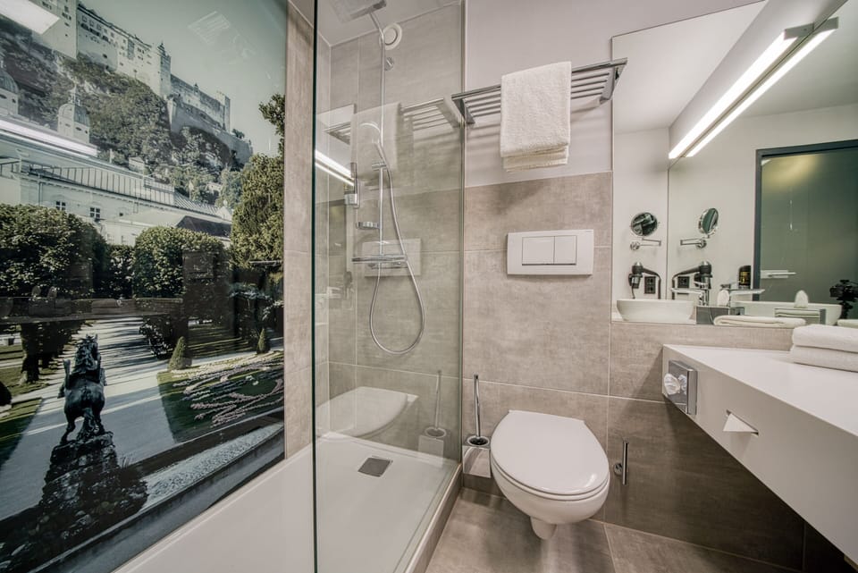 Junior Suite, 1 King Bed | Bathroom | Shower, hair dryer, towels