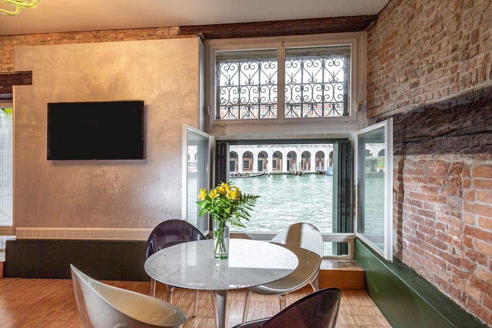 Apartment on the Grand Canal | Living area | TV