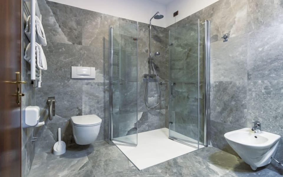 Family Double or Twin Room, 1 Bedroom | Bathroom | Free toiletries, hair dryer, bidet, towels