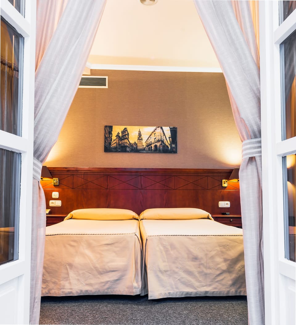 Double Room | In-room safe, desk, soundproofing, iron/ironing board