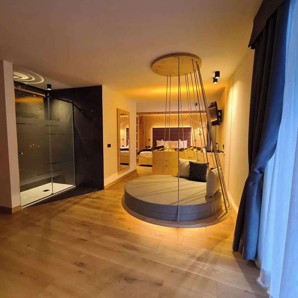 Deluxe Room | Egyptian cotton sheets, hypo-allergenic bedding, down comforters