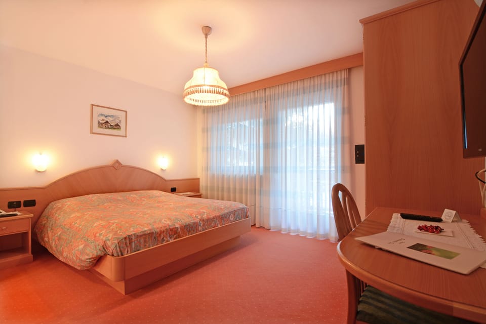 Double Room | Egyptian cotton sheets, hypo-allergenic bedding, pillowtop beds