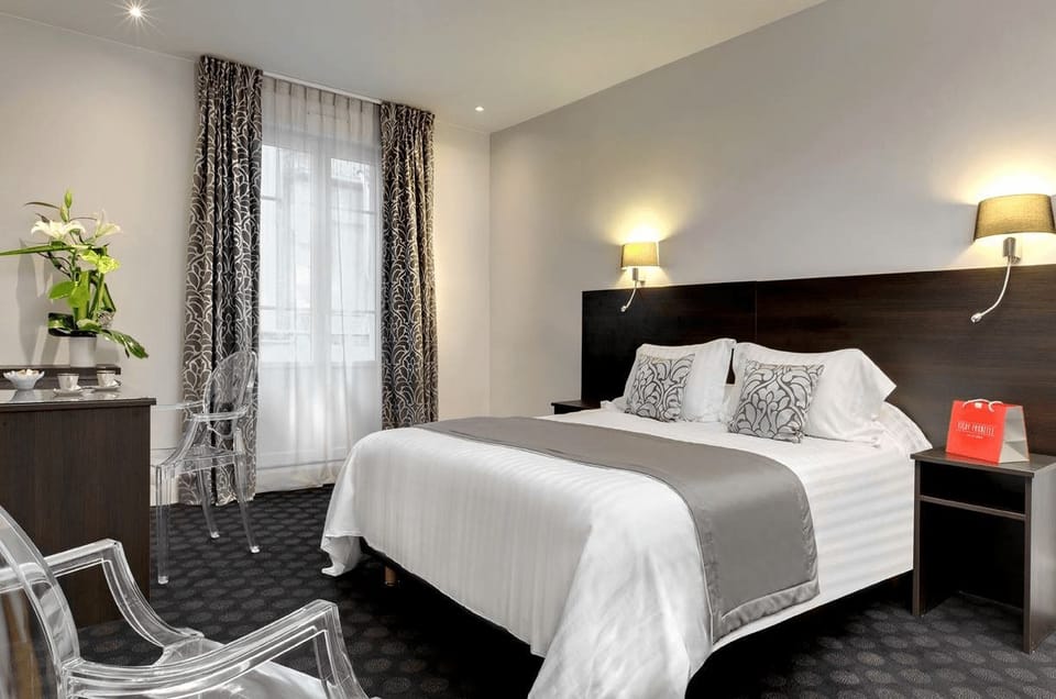 Comfort Double Room | In-room safe, desk, iron/ironing board, free WiFi
