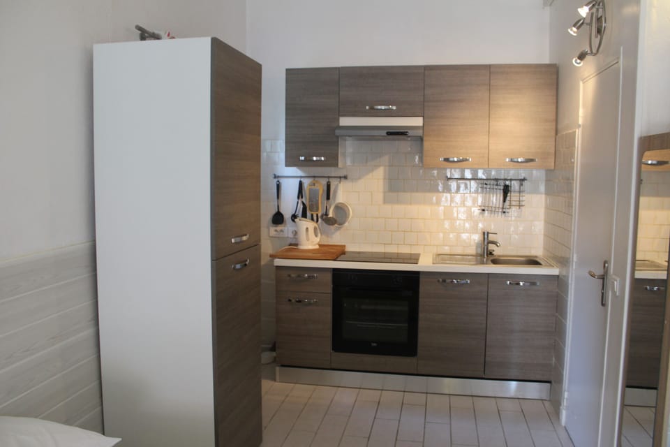 Studio, Garden View | Private kitchen | Fridge, microwave, espresso maker, coffee/tea maker
