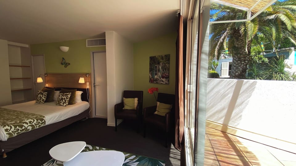 Junior Suite | Premium bedding, minibar, in-room safe, iron/ironing board
