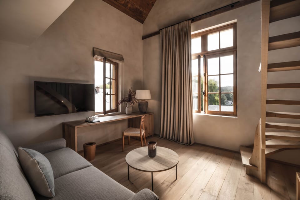 Suite | Soundproofing, iron/ironing board, free WiFi, bed sheets