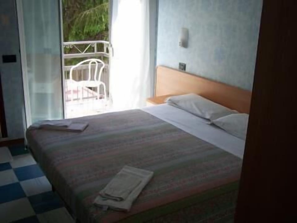 Double Room | In-room safe, desk