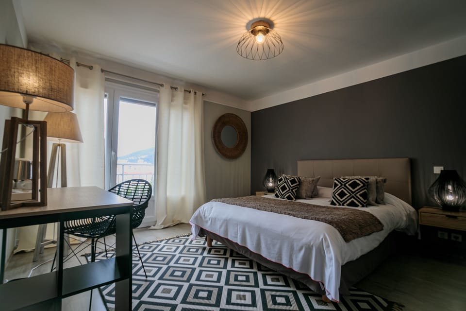 Comfort Double Room, Sea View | Premium bedding, in-room safe, desk, soundproofing
