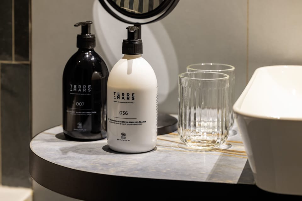 Premium Room, Courtyard View | Bathroom | Designer toiletries, hair dryer, slippers, towels