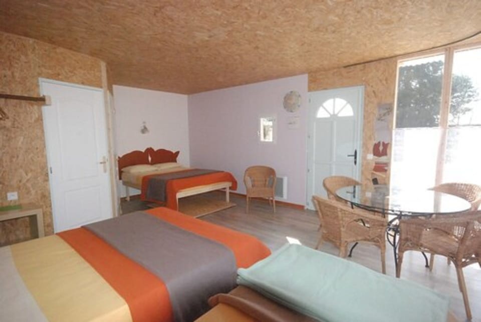 Chambre Quintuple dans le parc | Individually decorated, individually furnished, blackout drapes