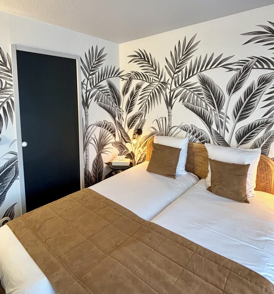 Twin Room | Premium bedding, desk, soundproofing, iron/ironing board