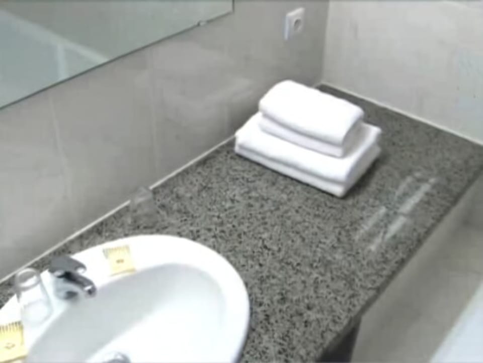 Bathroom sink