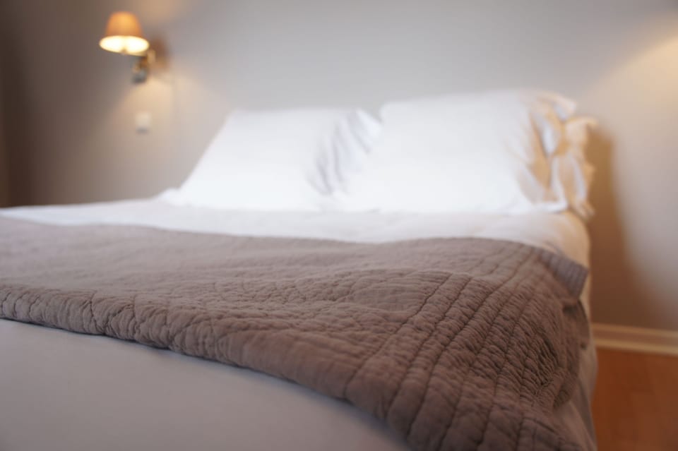 Individually decorated, individually furnished, desk, soundproofing