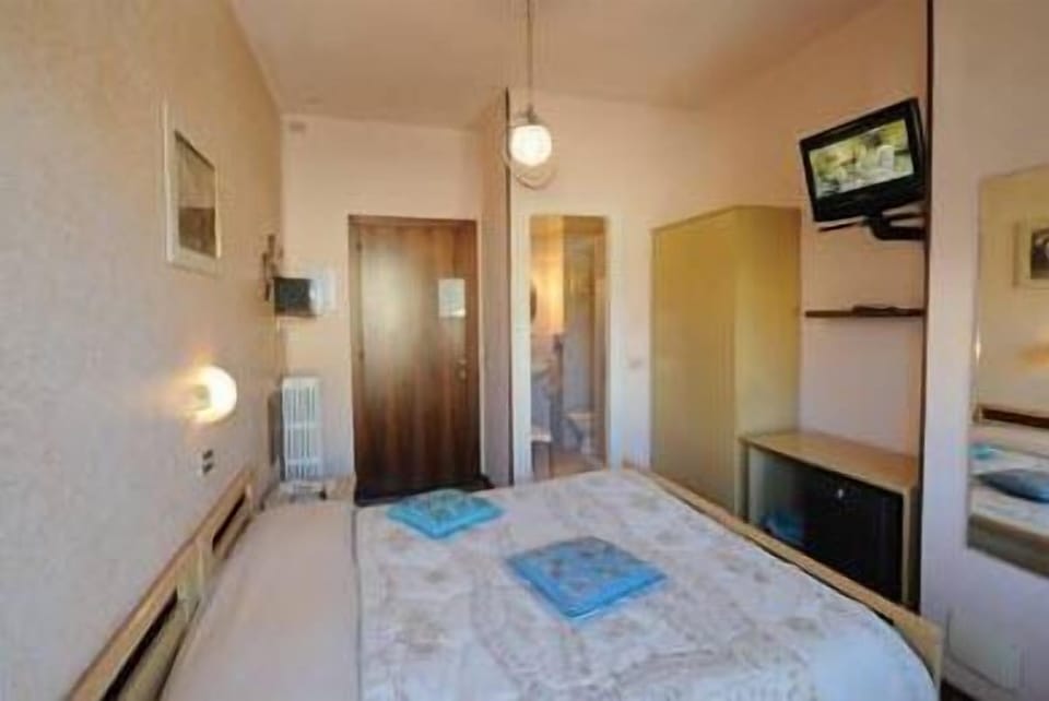 Double or Twin Room | Down comforters, minibar, in-room safe, desk