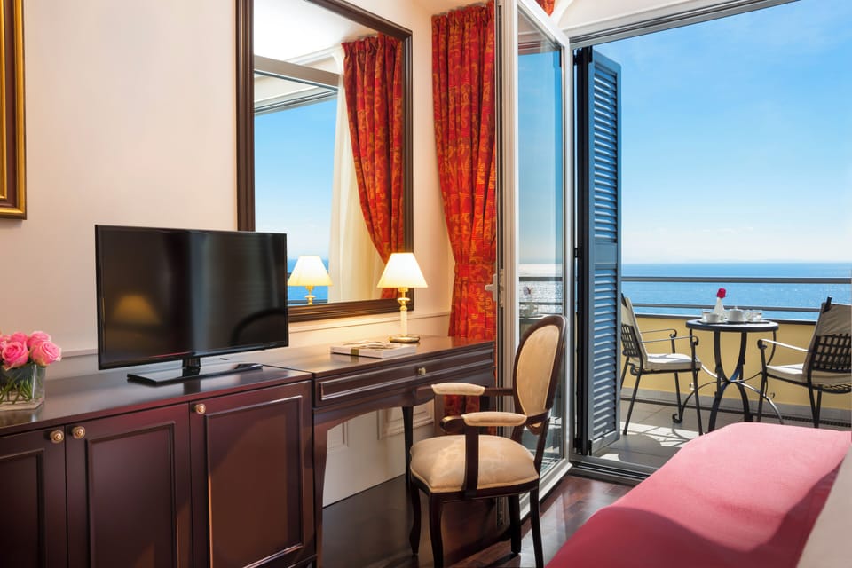 Superior Double Room, Sea View | Minibar, in-room safe, desk, free cribs/infant beds