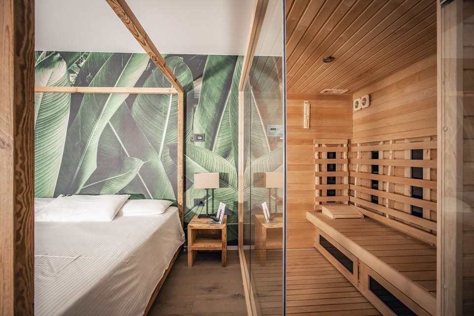Camera Deluxe with Sauna | Premium bedding, down comforters, pillowtop beds, minibar