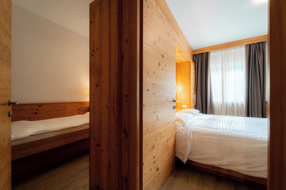 Quadruple Room | In-room safe, desk, WiFi (free), bed sheets