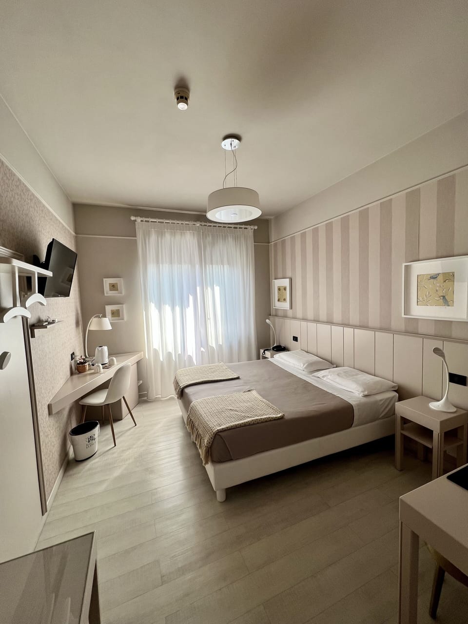 Double Room | Frette Italian sheets, minibar, in-room safe, desk