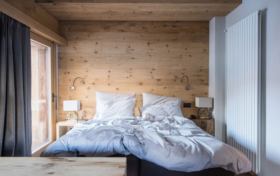 Deluxe Suite, Mountain View | Minibar, in-room safe, individually decorated, individually furnished